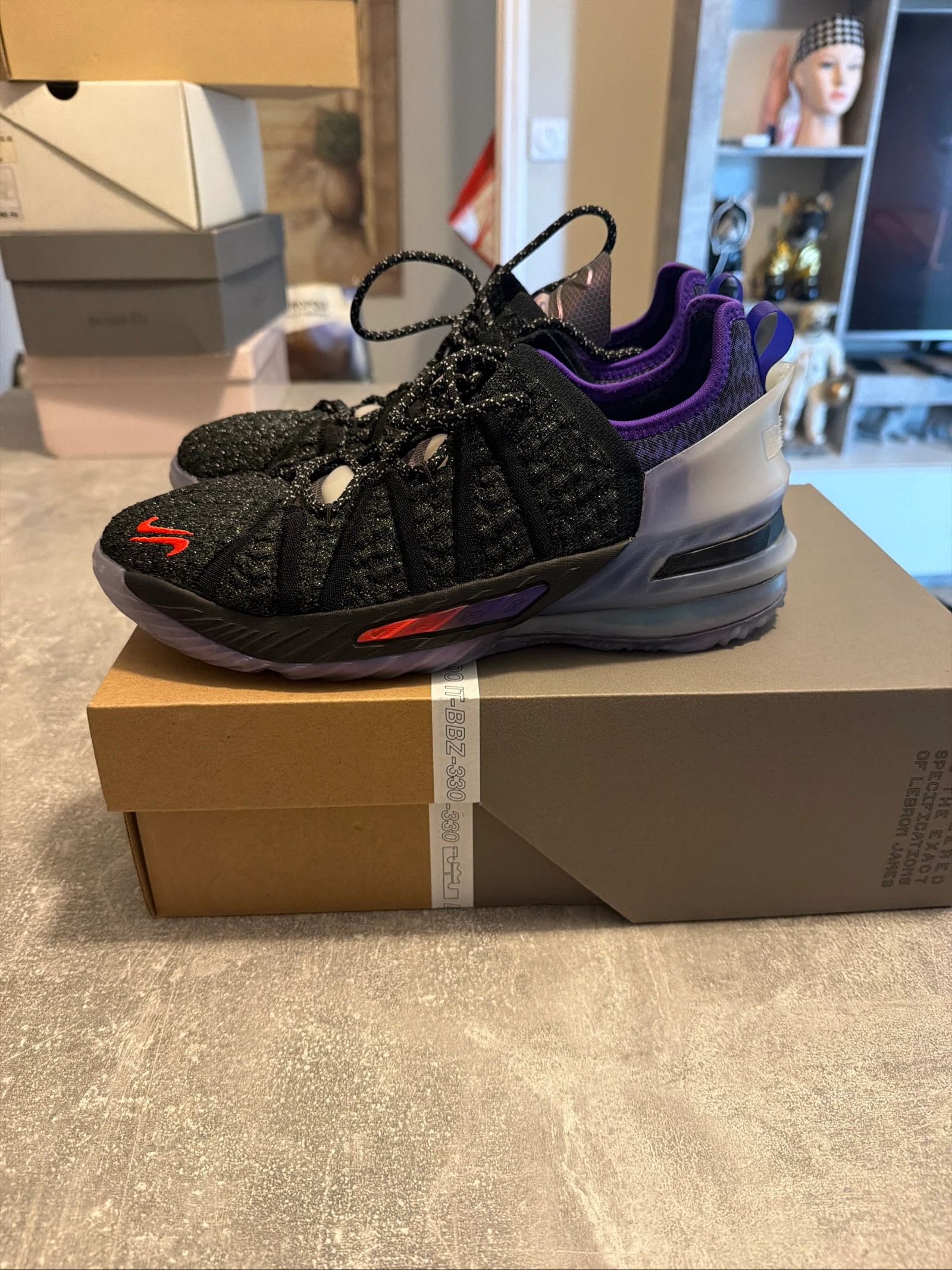 Basket nike Lebron XVIII NRG taille 39 neuf 